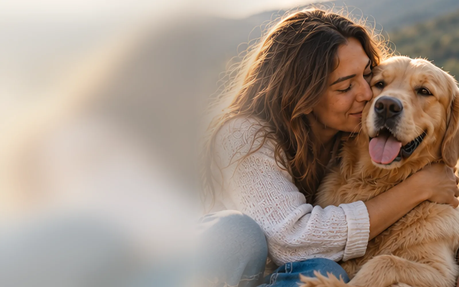 Foto provisional: persona con su perro y su gato